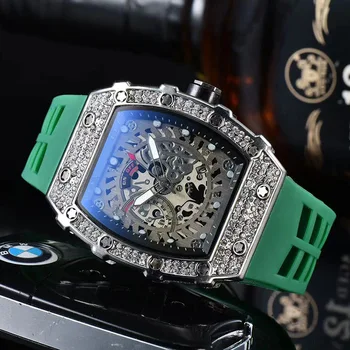 Nový Diamond Fashion Hodinky Kostra Mužov Zelený Silikónový Muž Quartz Hodinky Tonneau Silve Náramkové hodinky Hip Hop Svetelný Športové Hodiny